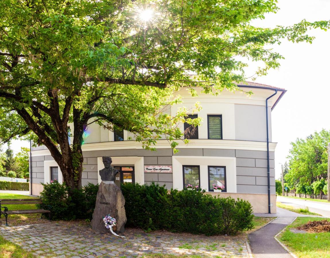 Corso Lux Apartman Gyula Luaran gambar