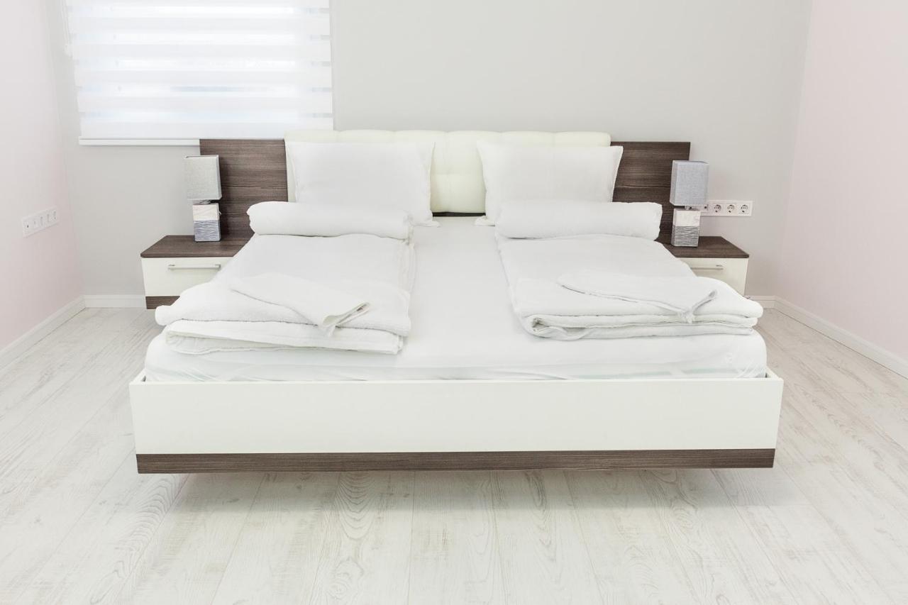 Corso Lux Apartman Gyula Luaran gambar