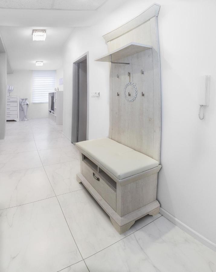 Corso Lux Apartman Gyula Luaran gambar