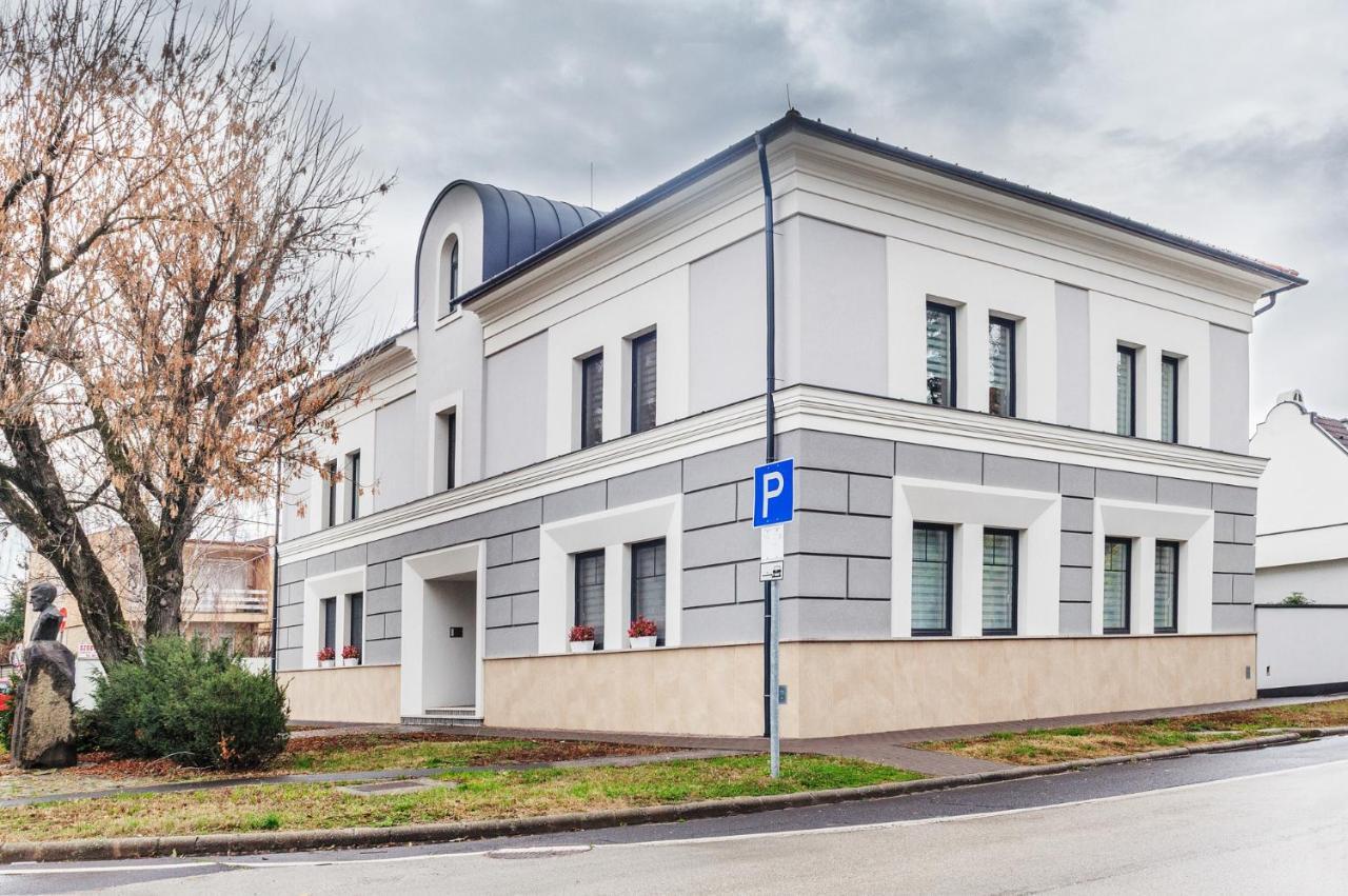 Corso Lux Apartman Gyula Luaran gambar